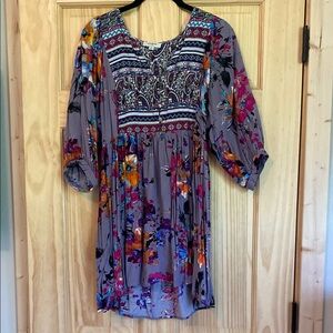 Floral Bohemian Women's Top
EUC